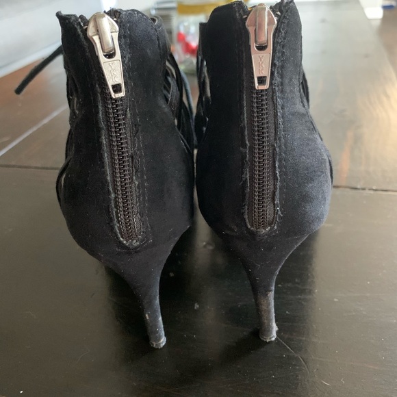 Heels with string bows - Picture 3 of 4